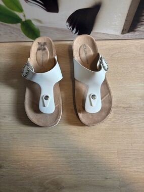 CL by Laundry White T-Strap Sandals with Rhinestone Buckle US 8